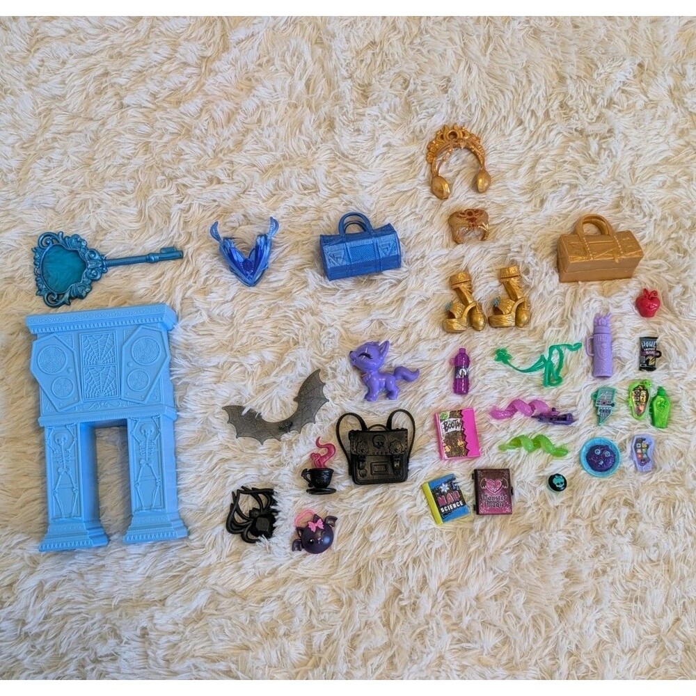 Monster High Doll Lot 31 Accessories Abbey Abominable Cleo De Nile Draculaura